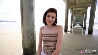 3 Loch fick für Kitty Blair beim ersten mal vor der Kamera 3 Loch fick für Kitty Blair beim ersten mal vor der Kamera